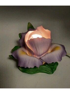 VTG Avon Porcelain  Iris Flower Blooming Night Light Accent Table Lamp Electric